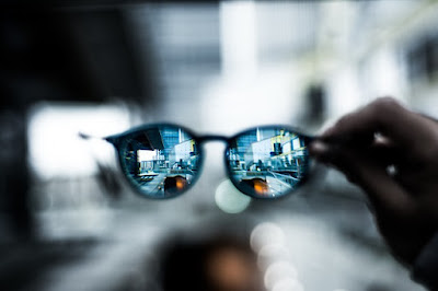 EYESIGHT OF A PERSON WITH BLURRED VISION CAN GET CLEAR VIEW THROUGH GLASSES